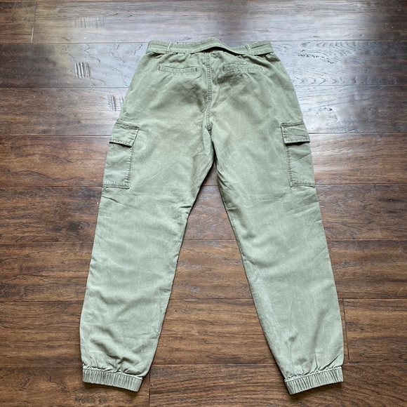 Kids Abercrombie adjustable waist green cargo pants with cinched bottoms - Picture 2 of 6